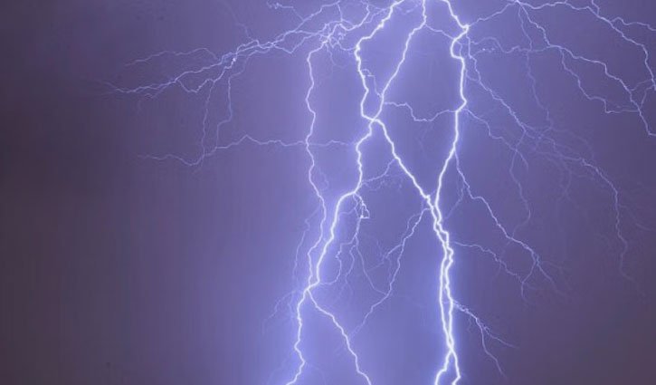 কিশোরগঞ্জে বজ্রপাতে ৩ জনের মৃত্যু