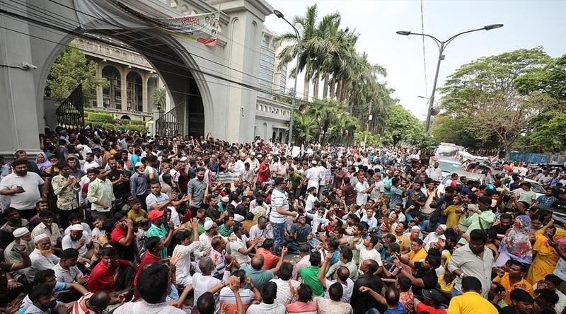 ইশরাককে মেয়র পদে বসানোর দাবিতে ২য় দিনের মতো অবস্থান, সড়ক বন্ধ