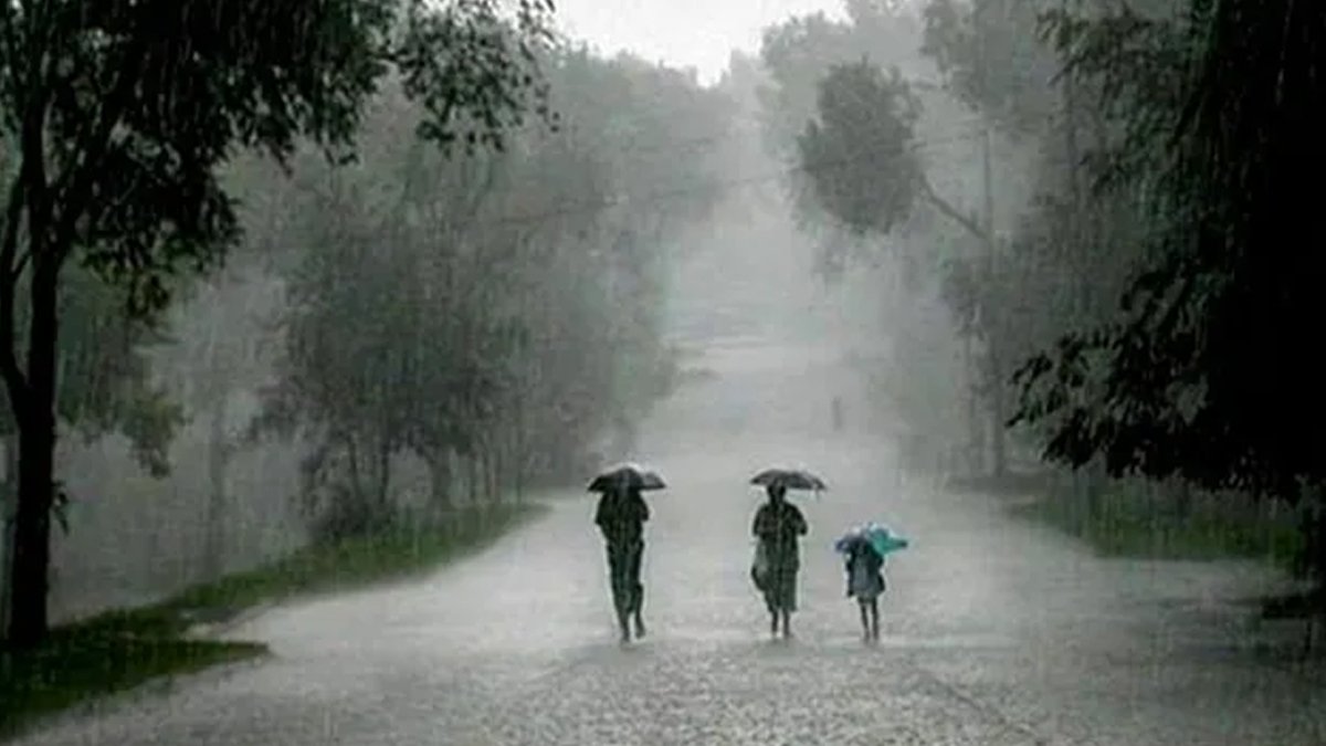 তিন বিভাগে ভারী বৃষ্টির আভাস, কমতে পারে তাপমাত্রা