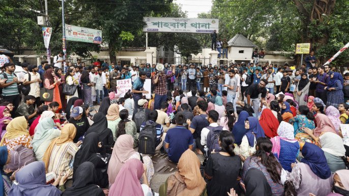 ঢাবি শিক্ষার্থী সাম্য হত্যার বিচারের দাবিতে ফের শাহবাগ থানা ঘেরাও শিক্ষার্থীদের