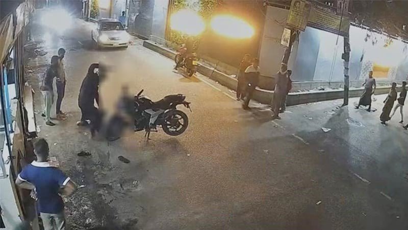 ঢাকায় প্রকাশ্যে বিএনপি কর্মীকে কোপানোর ভিডিও ভাইরাল