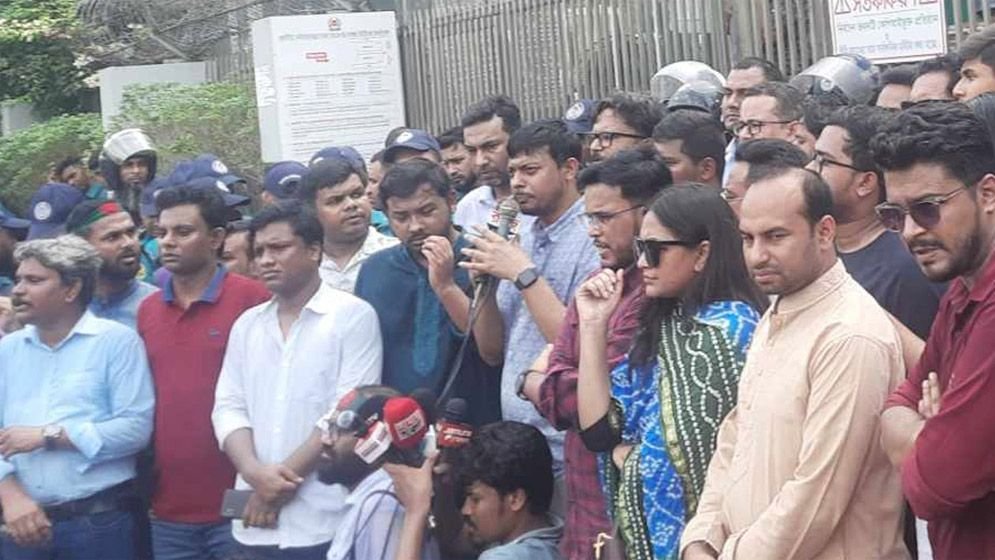 তিন উপদেষ্টাকে পদত্যাগ করাতে বাধ্য হবো