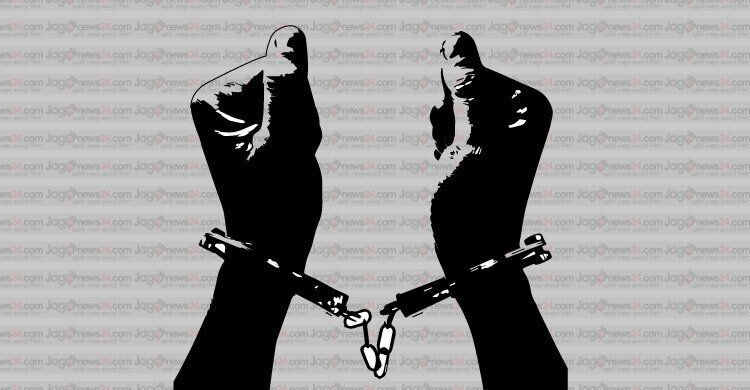 বরিশালে হাতকড়া পড়া অবস্থায় পালালেন দুই মাদক কারবারি