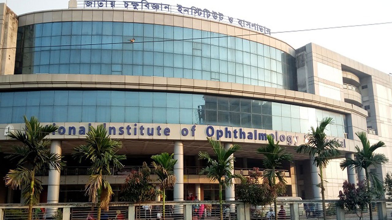 হাসপাতাল পরিচালকের কক্ষে চোখ হারানো ৪ জুলাই যোদ্ধার বিষপান