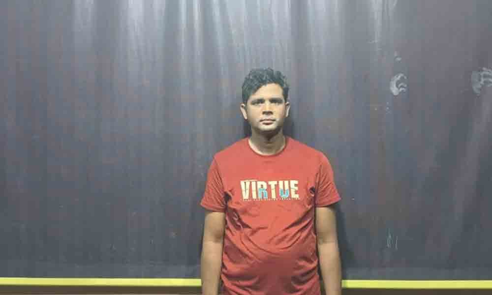 কুমিল্লায় দুটি আগ্নেয়াস্ত্রসহ ৭ মামলার আসামি যুবলীগ নেতা গ্রেফতার
