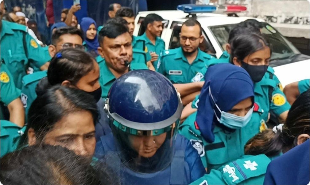 রিমান্ড শেষে আদালতে হাজির করা হয়েছে মমতাজকে