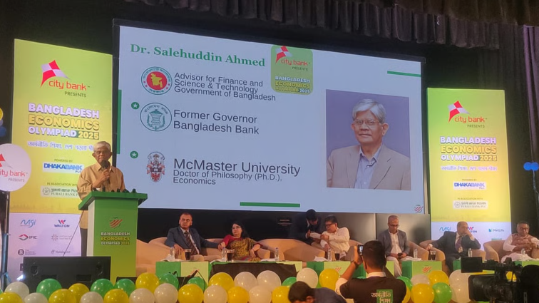 নানা ধরনের চ্যালেঞ্জের মধ্যে রয়েছি