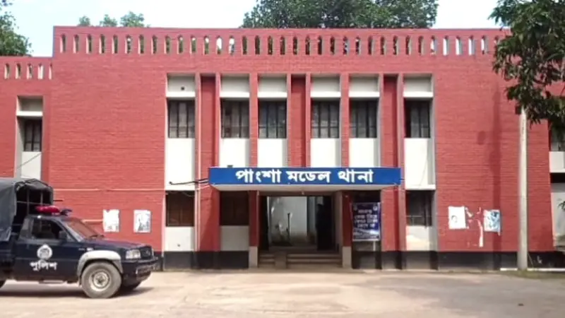 রাজবাড়ীতে বালুবাহী ডাম্প ট্রাকের ধাক্কায় প্রাণ গেল ২ স্বর্ণ ব্যবসায়ীর