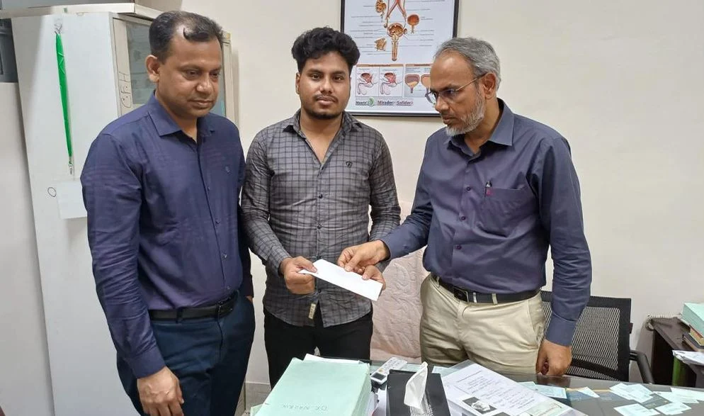 জুলাই গণঅভ্যুত্থানে গুলিবিদ্ধ শিক্ষার্থী সালমানের পাশে তারেক রহমান