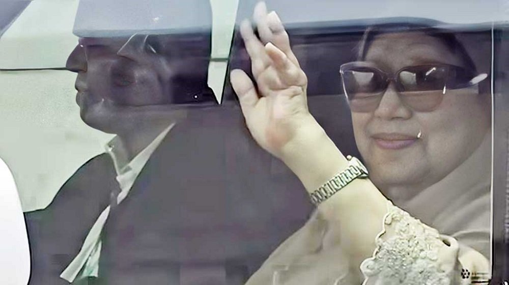 দেশে ফিরলেন খালেদা জিয়া, বিএনপি দেখাল শক্তি-সমর্থন