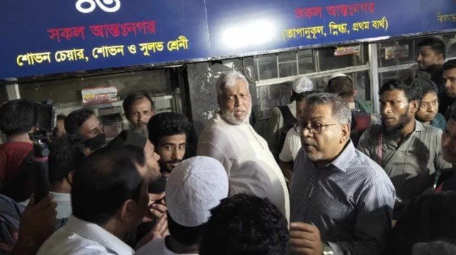 কমলাপুর স্টেশন পরিদর্শনে রেলপথ উপদেষ্টা