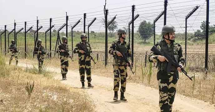 কাশ্মীরের বাসিন্দাদের অস্ত্র প্রশিক্ষণ দিচ্ছে বিএসএফ