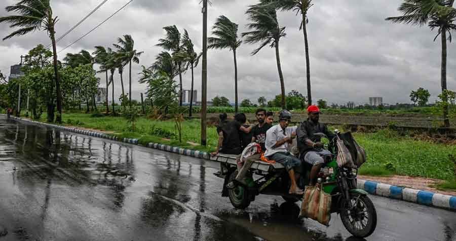 ঢাকাসহ ১৮ অঞ্চলে টানা ঝড়-বৃষ্টির আভাস