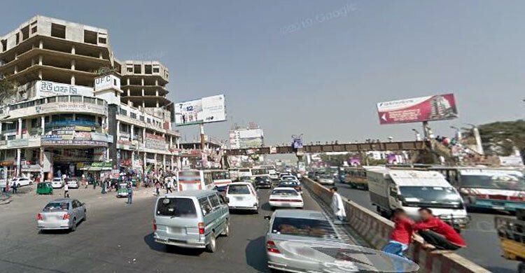 উত্তরায় দাঁড়িয়ে থাকা মানুষের ওপর উঠে গেল ট্রাক, নিহত ৩