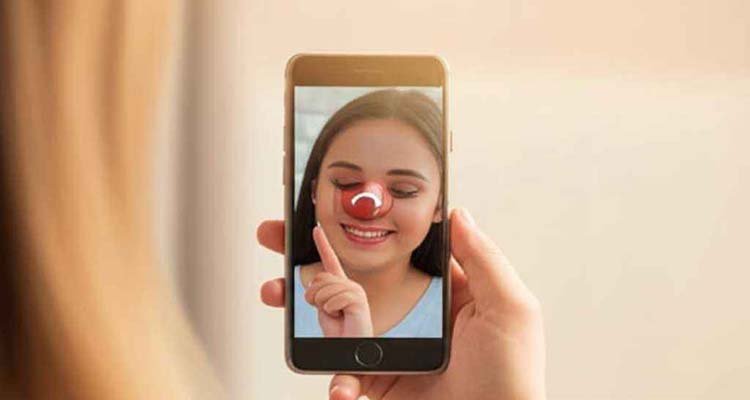 প্রেমিককে ভিডিও কলে রেখে যে কাণ্ড করলেন কলেজছাত্রী