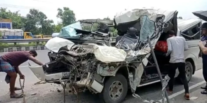 প্রাইভেট কার খাদে পড়ে মা-ছেলে নিহত