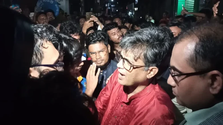 খুলনায় প্রেস সচিব শফিকুল আলম অবরুদ্ধ