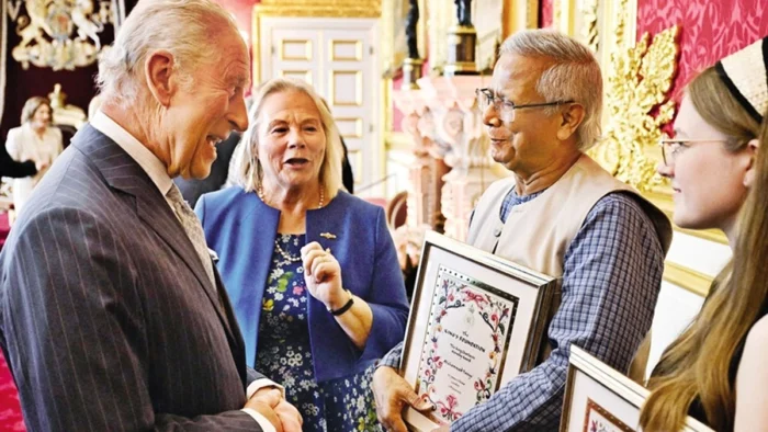 ‘কিংস তৃতীয় চার্লস হারমনি অ্যাওয়ার্ড’ গ্রহণ করলেন ড. ইউনূস
