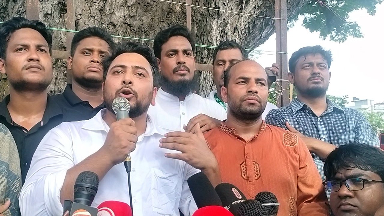 হাসিনা উৎখাত হলেও নতুন বাংলাদেশ এখনো গঠন হয়নি