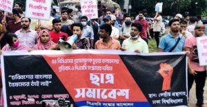 ৪৪তম বিসিএসের ফলাফল পুনর্মূল্যায়নের দাবিতে শাহবাগ অবরোধ, তীব্র যানজট