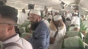 ৩৮৭ হজযাত্রী নিয়ে রানওয়েতে আটকে পড়ে মদিনাফেরত উড়োজাহাজ