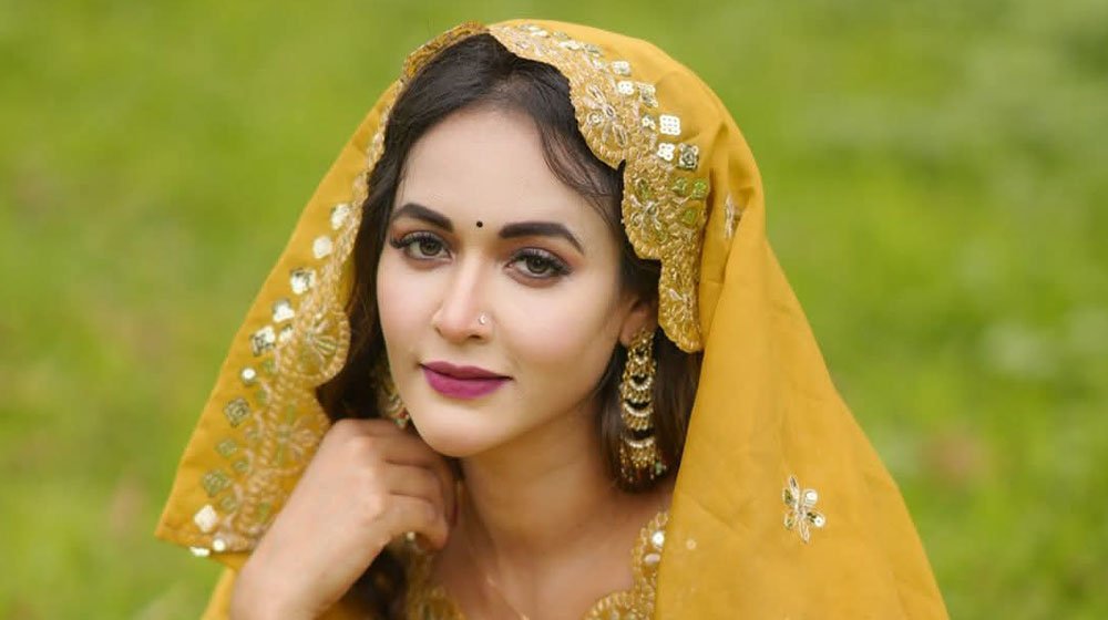 ‘বউ নিখোঁজ’ নাটকে নাম ভূমিকায় অহনা