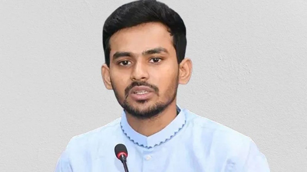 নৌকা প্রতীক বাতিল না করায় নির্বাচন কমিশনের সমালোচনায় আসিফ মাহমুদ