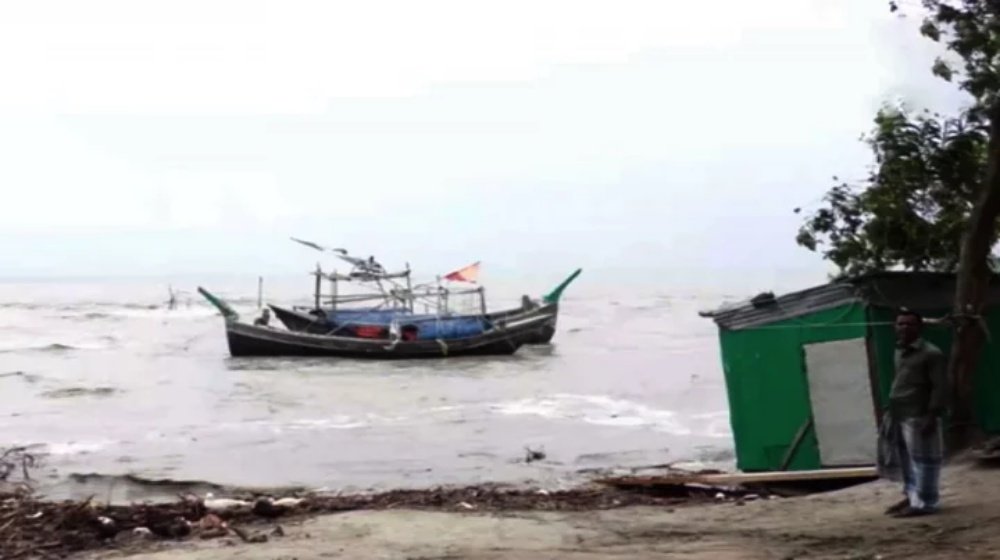 নিম্নচাপে প্লাবনের শঙ্কা, ১১ জেলা ঝুঁকিতে