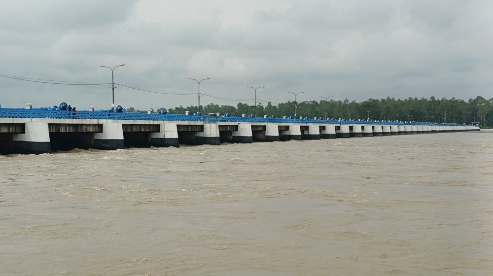 তিস্তার ৪৪টি জলকপাট খুলে দিয়েছে পানি উন্নয়ন বোর্ড, ভেঙেছে তিনটি বাঁধ