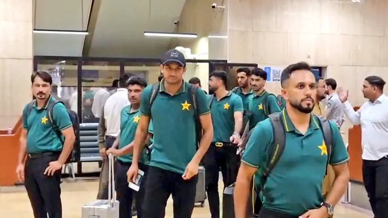 বাংলাদেশে পা রাখল পাকিস্তান দল