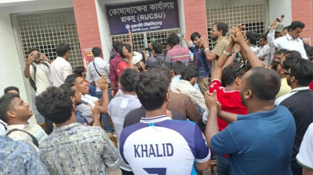 রাকসুর কার্যালয়ে ছাত্রদলের তালা-ভাঙচুর, মনোনয়ন ফরম বিতরণ বন্ধ