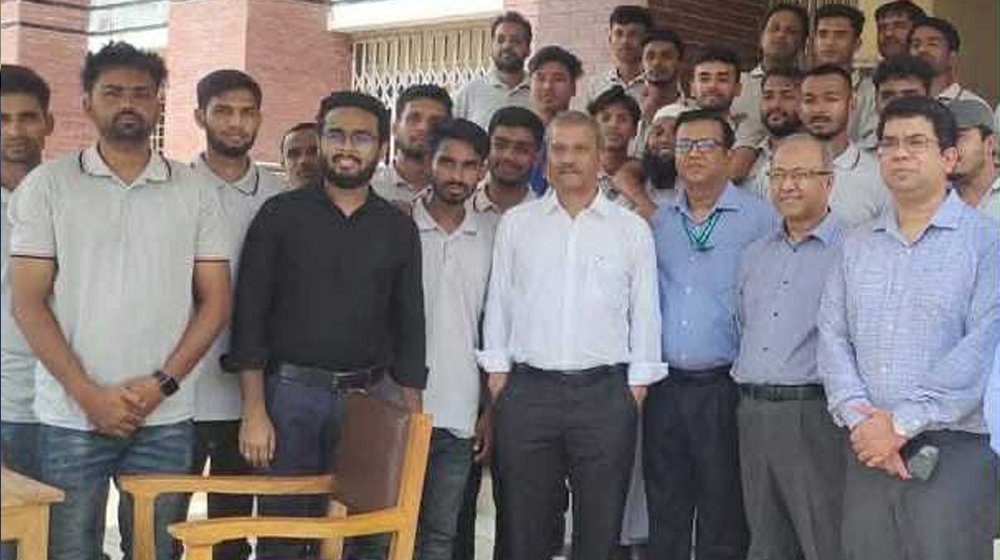 মনোহরদীতে আইন উপদেষ্টার আকস্মিক সফর