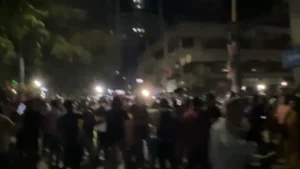 হলুদ হেলমেট পরে হামলা করেছে কারা?