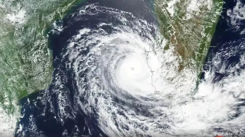 প্রবল ঘূর্ণিঝড়ে রূপ নিলো ‘শক্তি’, ভারতে রেড অ্যালার্ট