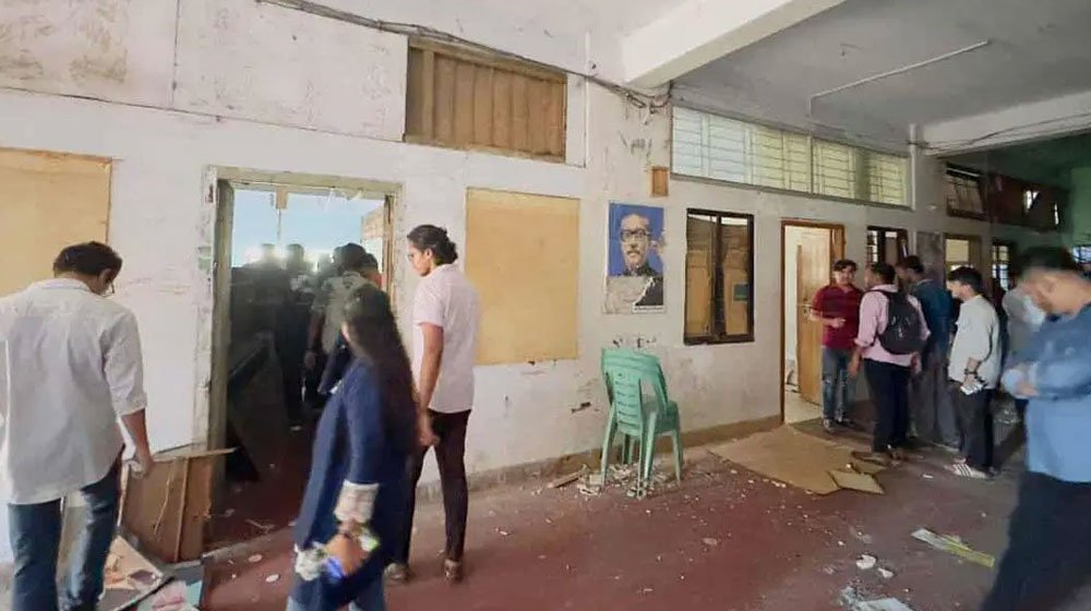 এনসিপি নেতার নেতৃত্বে আওয়ামী লীগের কার্যালয় দখল