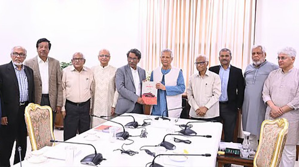 জুলাই সনদ বাস্তবায়নের উপায়ের সুপারিশ প্রধান উপদেষ্টার কাছে জমা