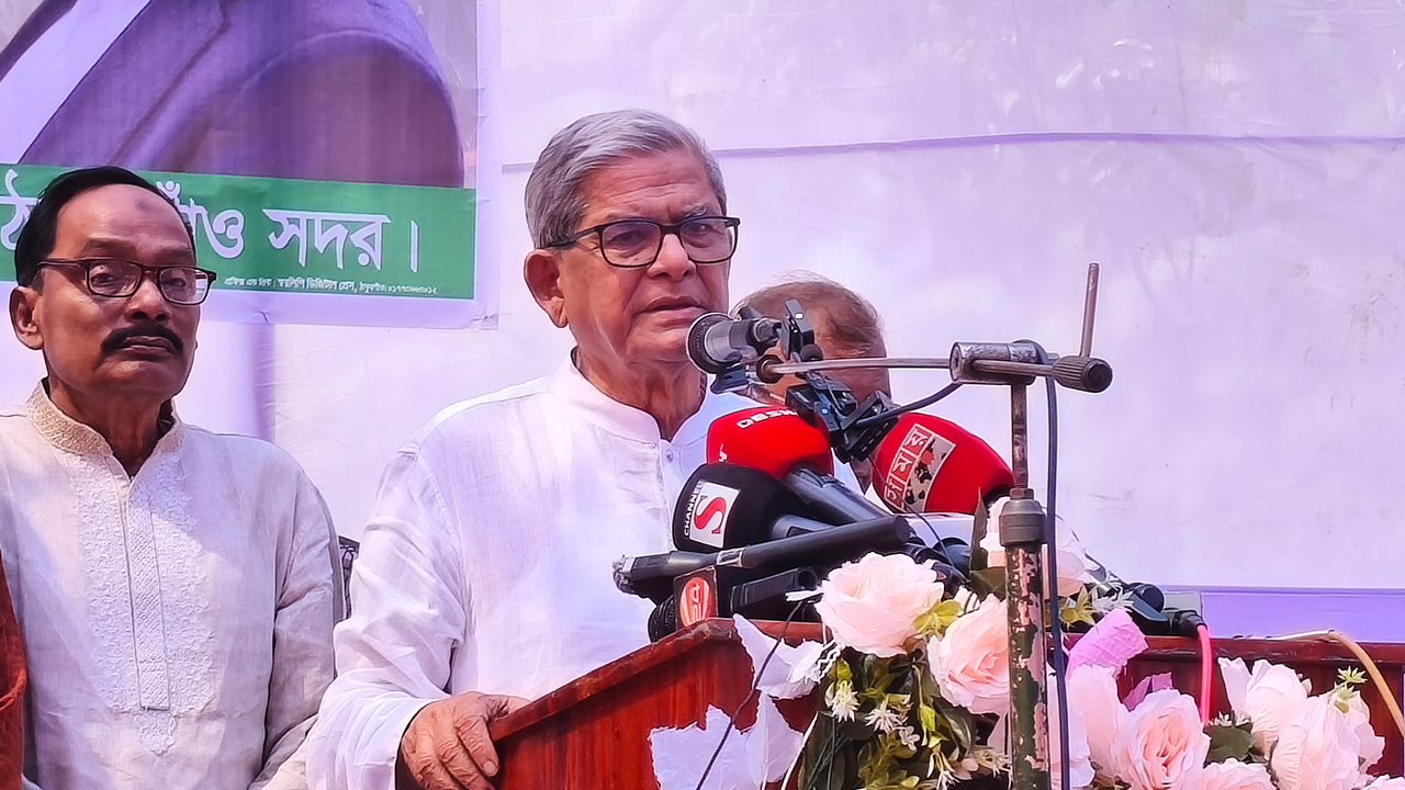 আমলাতন্ত্র চলবে না, প্রয়োজনে ডিসি অফিস ঘেরাও করবেন : মির্জা ফখরুল