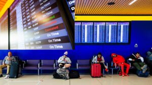 যুক্তরাষ্ট্রে শাটডাউনে ফ্লাইট বিপর্যয়, একদিনে বাতিল ১৪০০টির বেশি ফ্লাইট