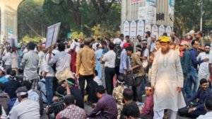 প্রাথমিক বিদ্যালয়ের শিক্ষকদের কর্মবিরতিতে বেকায়দায় শিক্ষার্থীরা