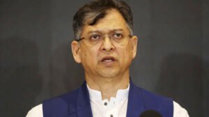 ড. ইউনূসের দ্বৈত দায়িত্বে ‘স্বার্থের সংঘাত’ হচ্ছে