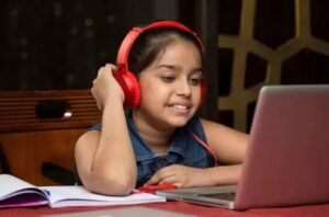 অনলাইনে ক্লাস নেওয়ার সিদ্ধান্ত বিভিন্ন বেসরকারি স্কুল-বিশ্ববিদ্যালয়ের