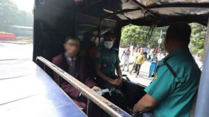 ধানমন্ডি ৩২ থেকে ‘সন্দেহভাজন’ কিশোরকে আটক করল পুলিশ