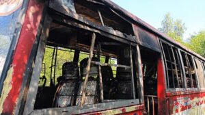 গাজীপুরে গভীর রাতে দাঁড়িয়ে থাকা বাসে দুর্বৃত্তদের অগ্নিসংযোগ