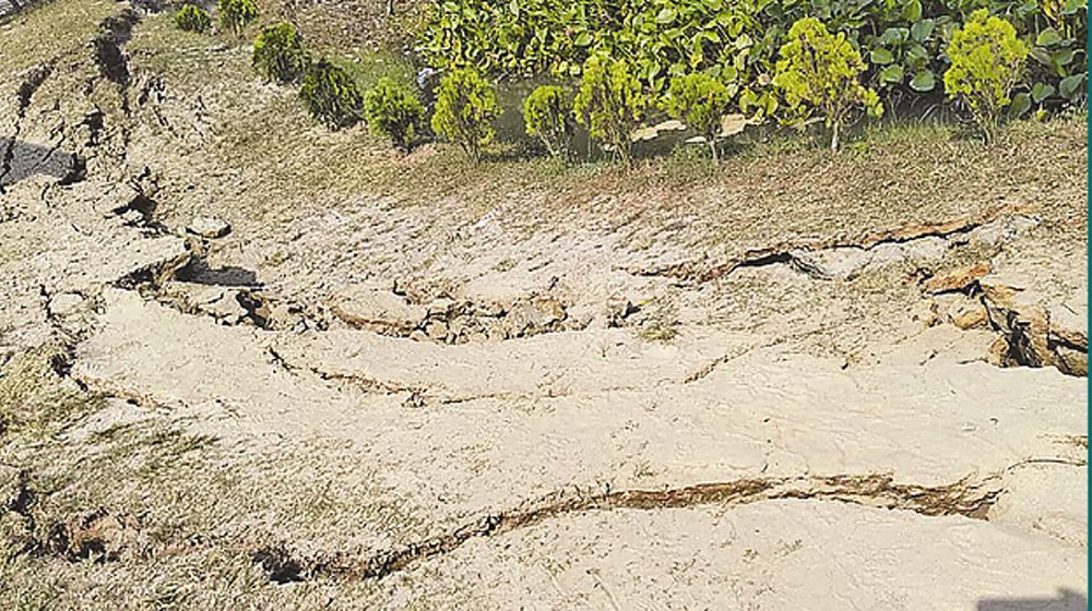 ভূমিকম্প: মাটিতে ফাটল, উৎপত্তিস্থল মাধবদীতে আতঙ্ক