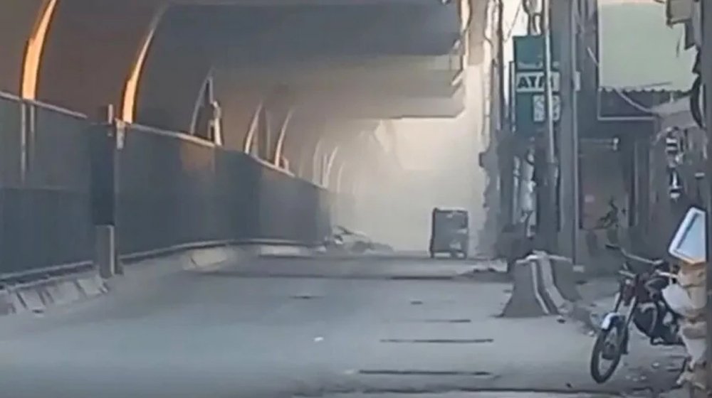 পাকিস্তানে আত্মঘাতী হামলায় সন্ত্রাসীসহ বহু হতাহতের শঙ্কা