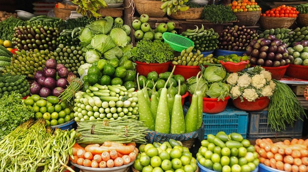 শীতের সবজি বাজারে উঠলেও দাম বাড়তি