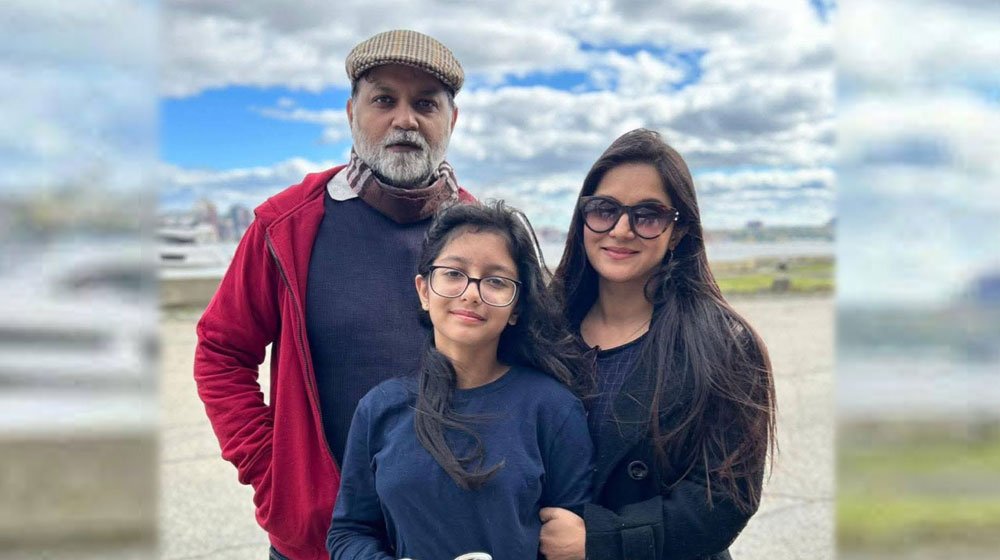 গুঞ্জন উড়িয়ে এক ফ্রেমে সৃজিত-মিথিলা