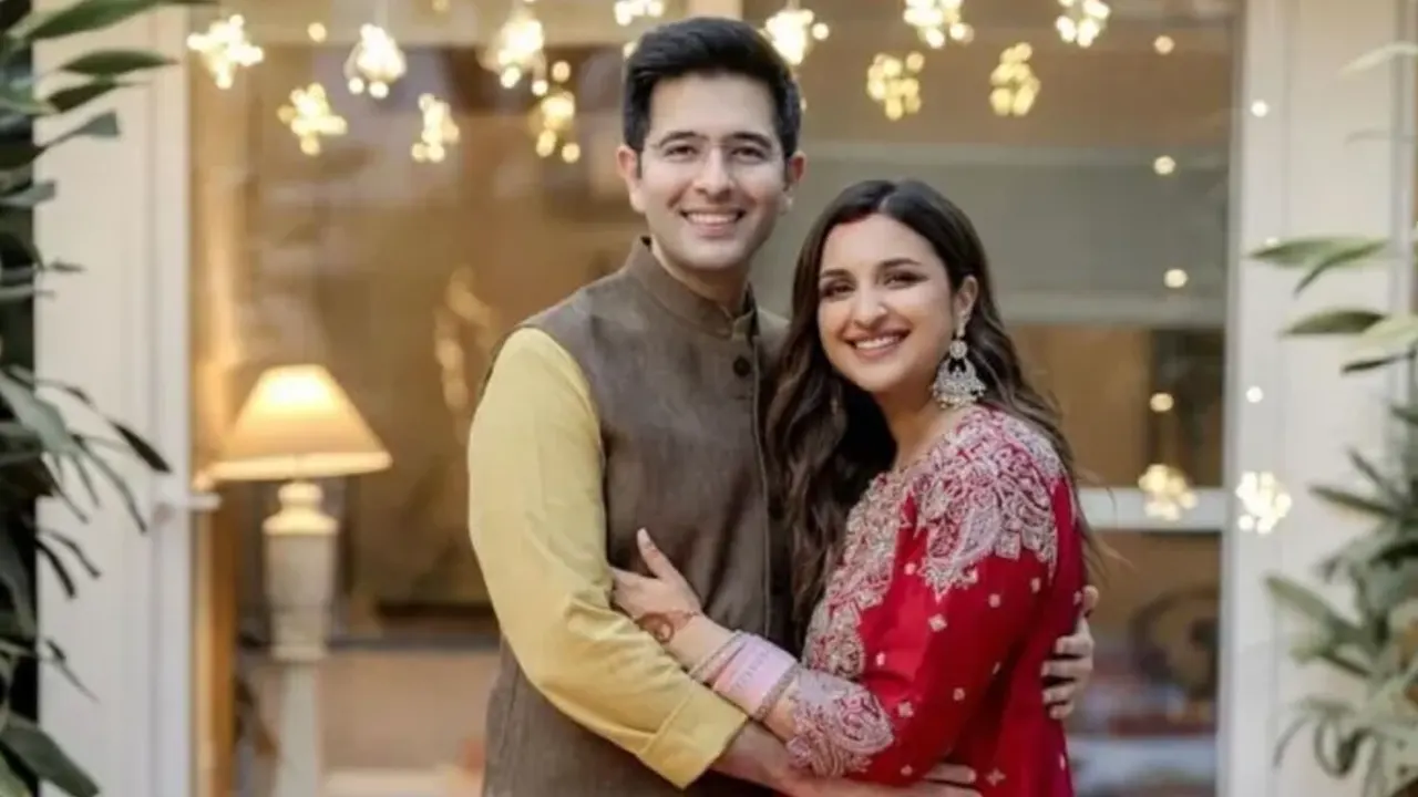 পুত্রসন্তানকে প্রকাশ্যে আনলেন পরিণীতি-রাঘব