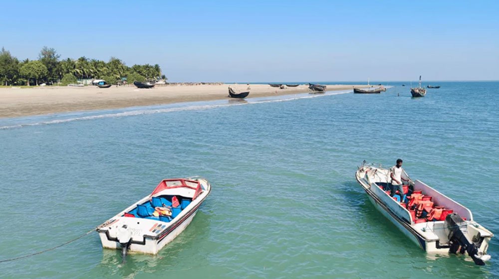 সেন্টমার্টিন থেকে ফেরার পথে স্পিডবোট ডুবে মা-মেয়ের মৃত্যু