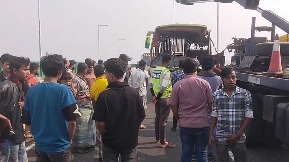 ঢাকা-ভাঙ্গা এক্সপ্রেসওয়েতে বাস-ট্রাক সংঘর্ষে নিহত ৩